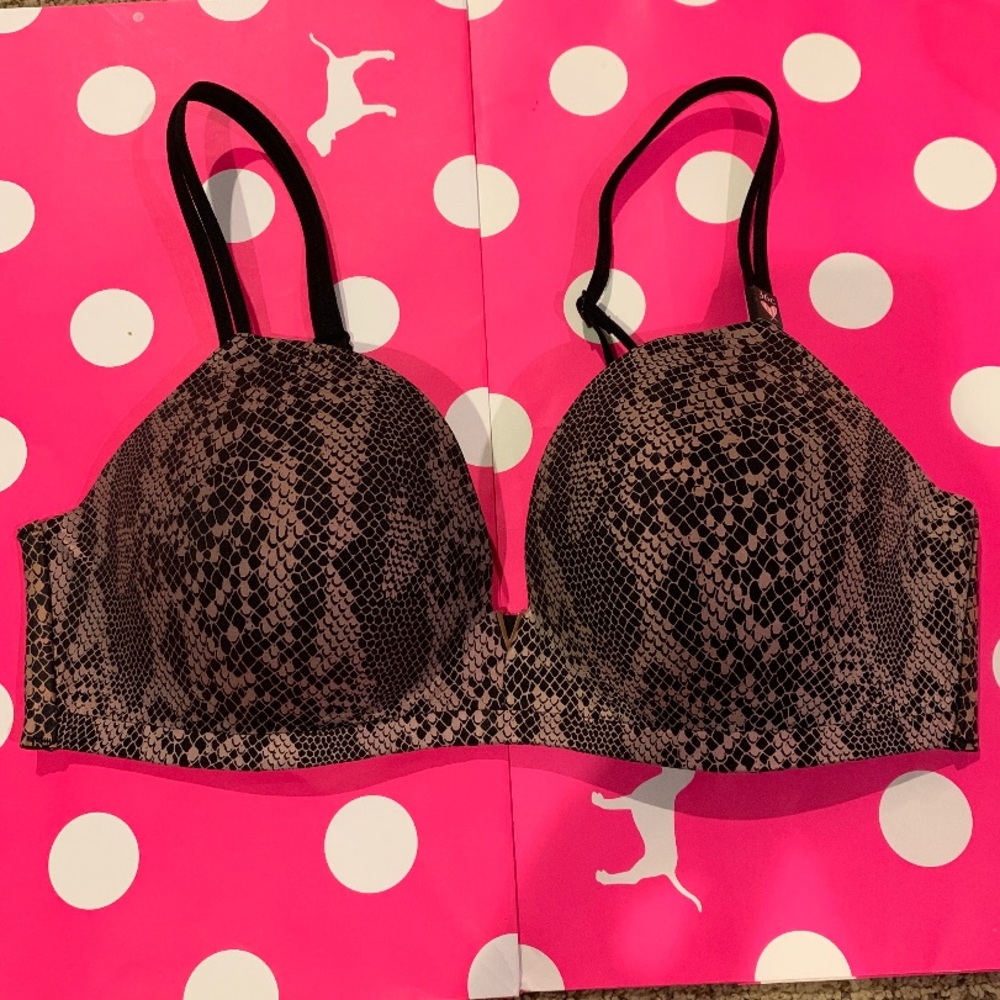 Victoria Secret illusion Wireless Bra 36C